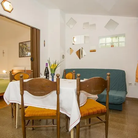 1618 Apartment *