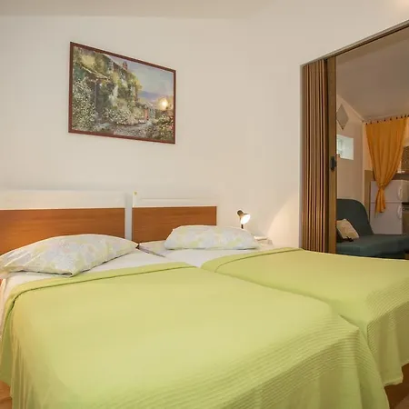 1618 Apartment *